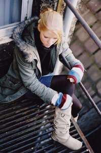 alice, picture 13: where did all the silence come from?. click on the image to go to the next picture