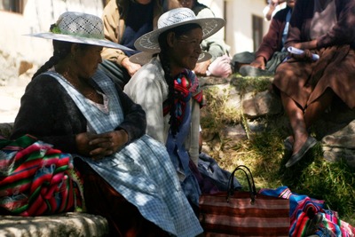 anzaldo, picture 8: women. click on the image to go to the next picture