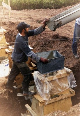 canada, picture 15: pouring concrete jauntily. click on the image to go to the next picture