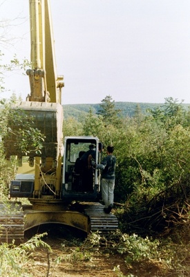 canada, picture 4: unfortunately it's not always easy to explain exactly which shit you want to destroy to the driver. click on the image to go to the next picture