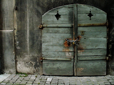 europe, picture 1: door. click on the image to go to the next picture