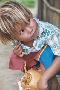 guatemala, picture 26: kid, tat&iacute;n. click on the image to go to the next picture