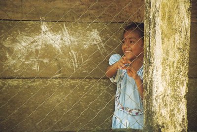 guatemala, picture 32: girl, san jil. click on the image to go to the next picture