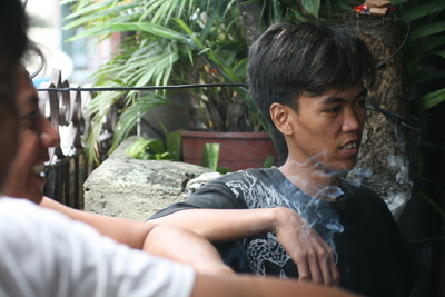 manila, picture 20: leaning. click on the image to go to the next picture