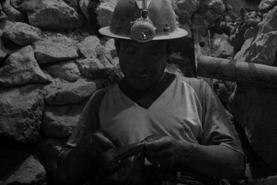 potosi, picture 10: coca break. click on the image to go to the next picture