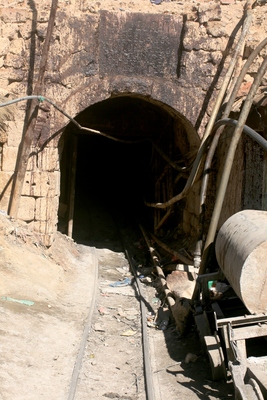 potosi, picture 3: into the black. click on the image to go to the next picture