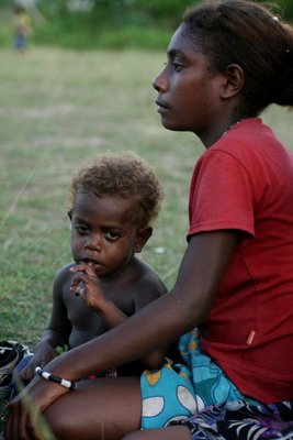 september, picture 20: mother and child, honiara. click on the image to go to the next picture