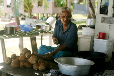 tuvalu, picture 12: coconuts. click on the image to go to the next picture