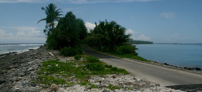 tuvalu, picture 14: causeway. click on the image to go to the next picture