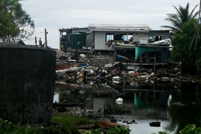 tuvalu, picture 23: children. click on the image to go to the next picture