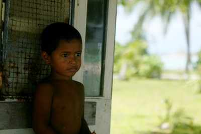 tuvalu, picture 7: boy. click on the image to go to the next picture