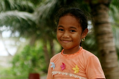 tuvalu, picture 8: girl. click on the image to go to the next picture