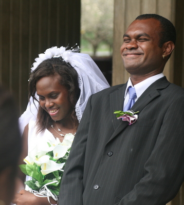 wedding, picture 1: happy couple. click on the image to go to the next picture