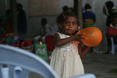 wedding, picture 12: orange balloon. click on the image to go to the next picture