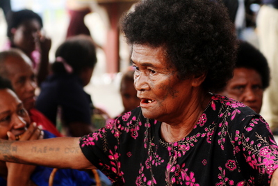 wedding, picture 25: woman. click on the image to go to the next picture