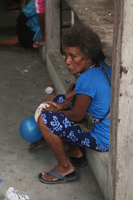 wedding, picture 26: woman. click on the image to go to the next picture