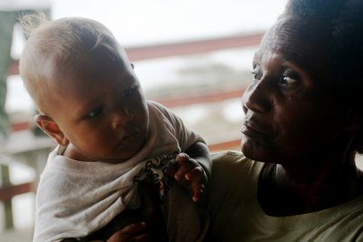wedding, picture 28: woman and baby. click on the image to go to the next picture